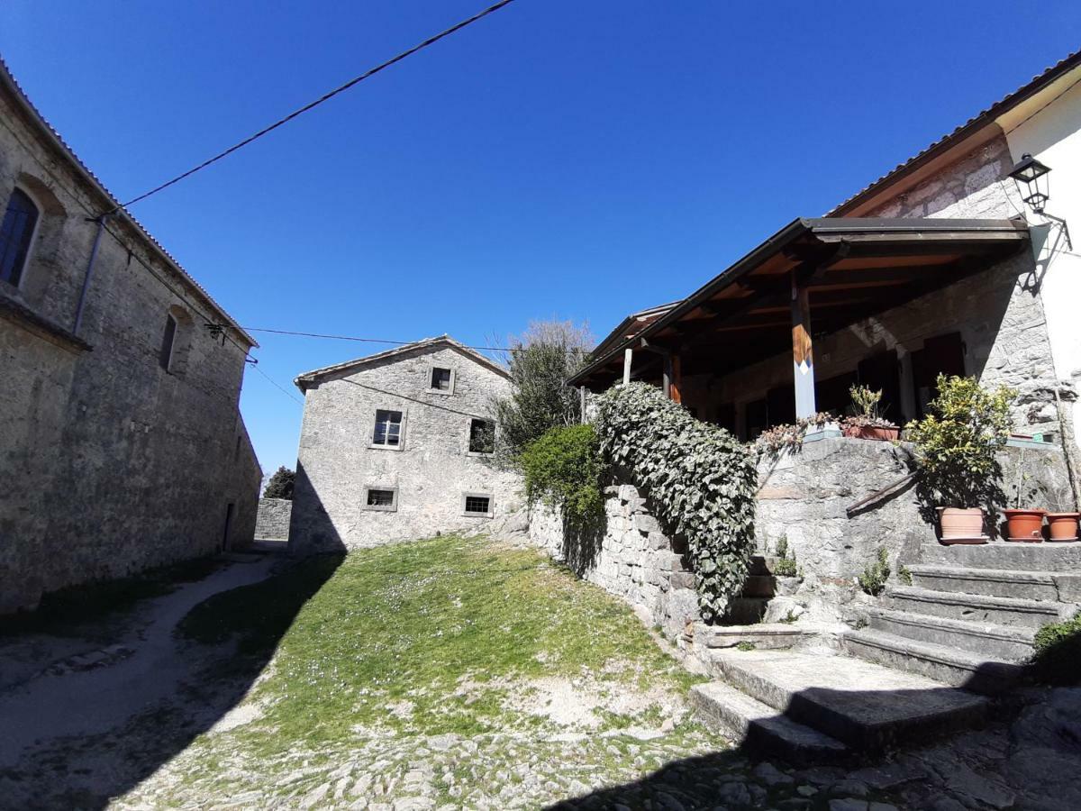 Отель Casa Gaia Hum Экстерьер фото