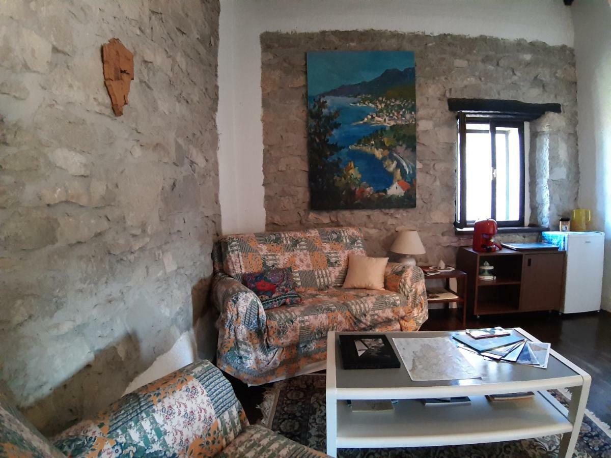 Отель Casa Gaia Hum Экстерьер фото